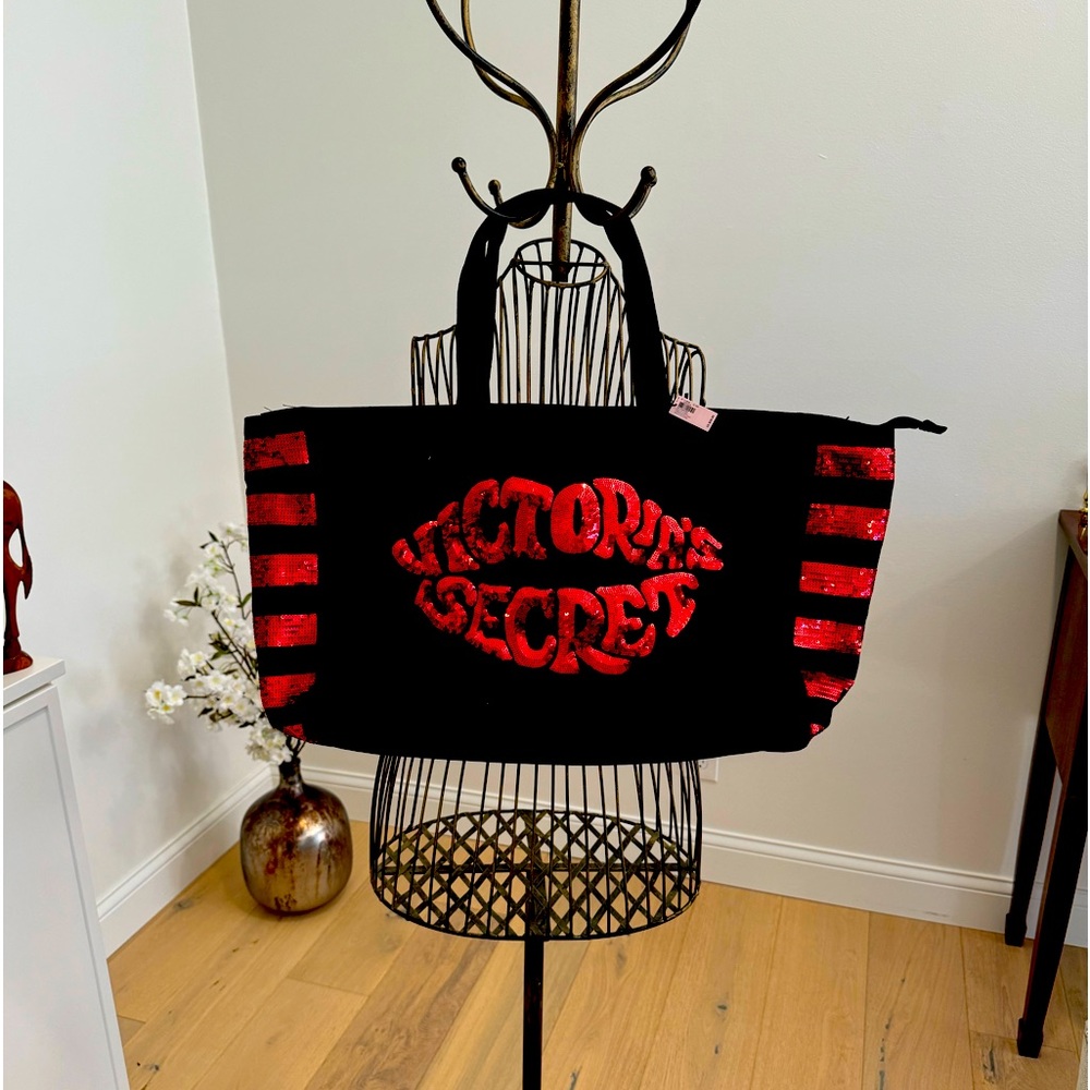 Victoria's Secret- Sequin Lips Kiss Red/Black
Large Zip Weekender Tote Bag NWT